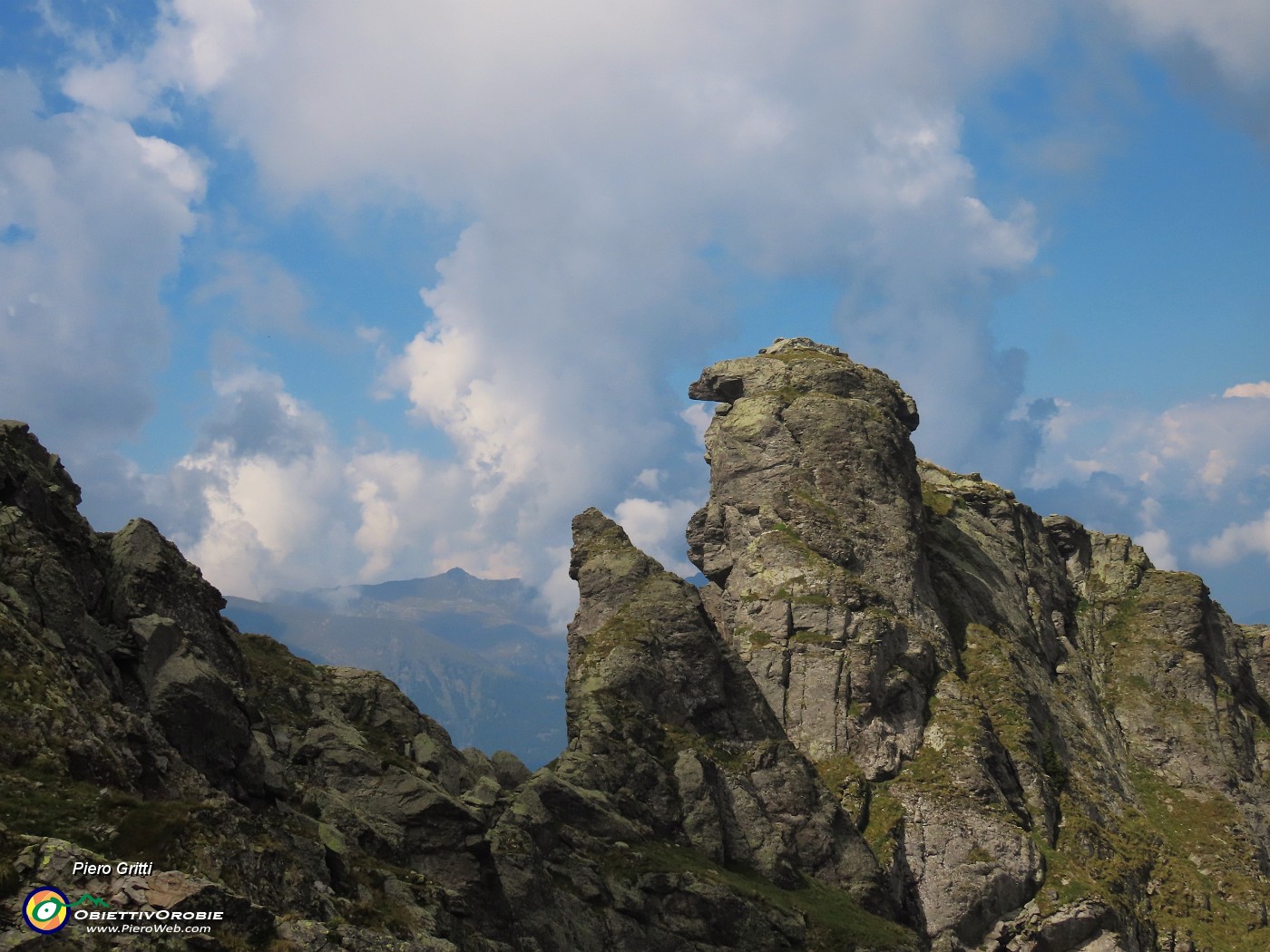 45 L'imponente cima rocciosa del Ponteranica occ..JPG